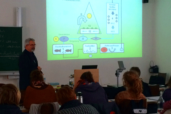 Die Ausbildung an Hochschulen und Kursen im Bereich Aquakultur, Fischfarming und Aquaponics ist wie die Beratung Teil unserer Strategie zur Implementierung nachhaltiger Methoden.